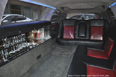 Лимузин Lincoln Town Car 8 мест